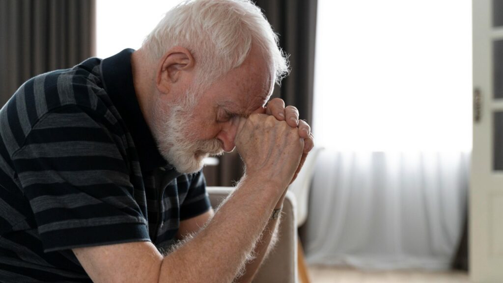 Homme senior ayant la maladie d’Alzheimer.